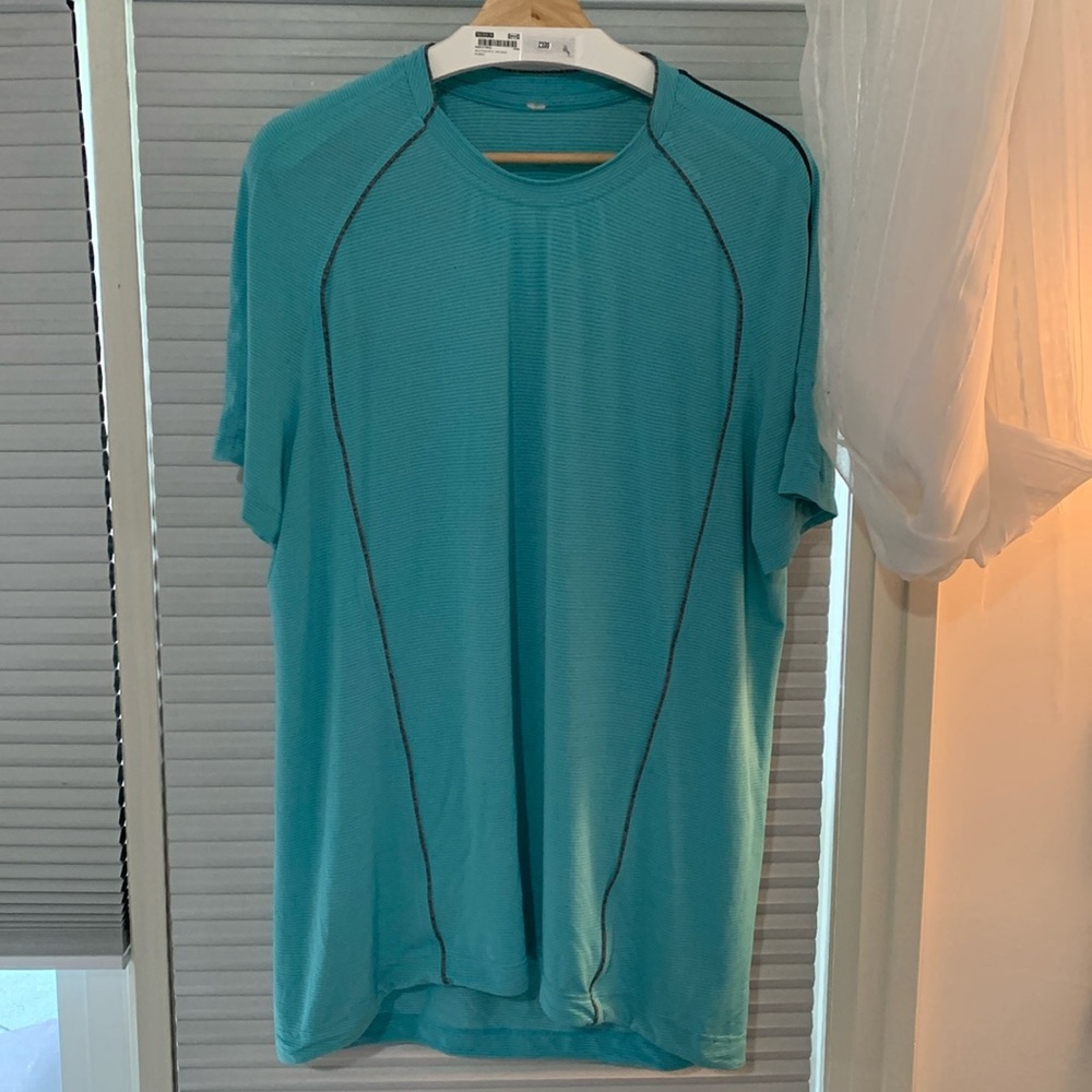 Lululemon workout t shirt